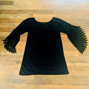 WinWin Open Sleeve Lace Tunic